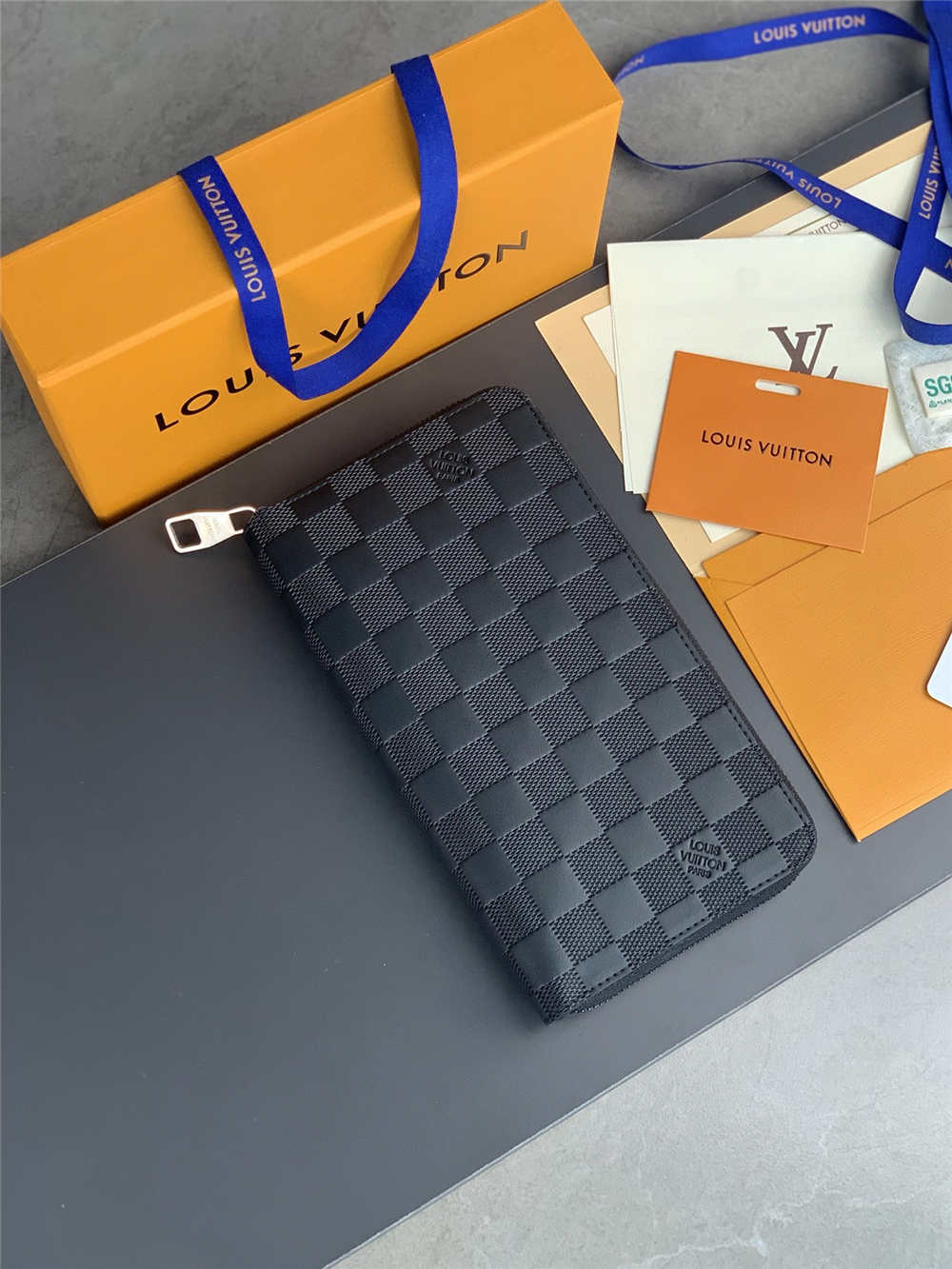 Louis Vuitton wallet N60003   Zippy  2025 new 